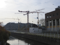 907912 Gezicht op de bouwkranen bij de start van het nieuwbouwproject Zijdebalen tussen de Zeedijk-Hogenoord ...